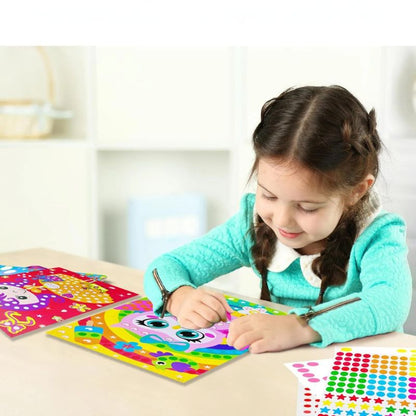 fille utilise gomettes sur table